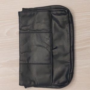 🌿Luen Yea Leather Clutch